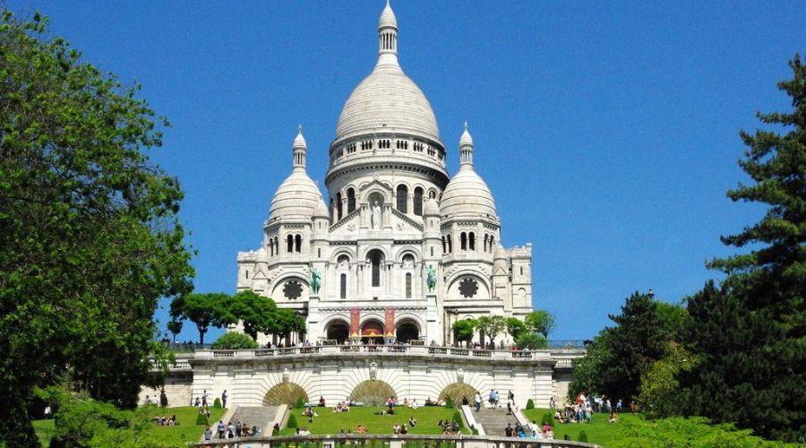 A Look Inside The Sacred Heart Basilica In Montmartre | tripreviewhub
