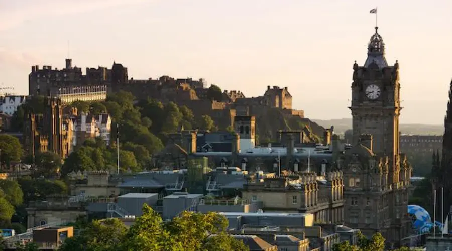 Edinburgh Darkside Walking Tour: Mysteries, Murder, and Legends