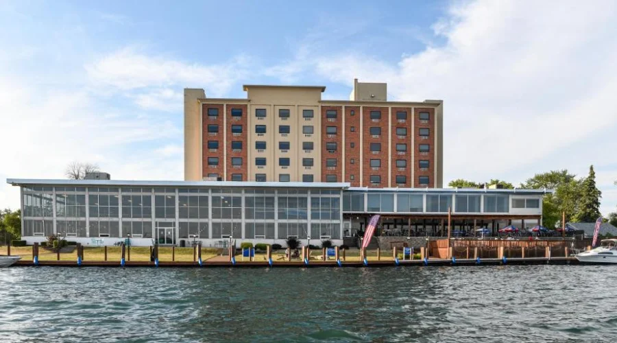 Niagara Riverside Resort