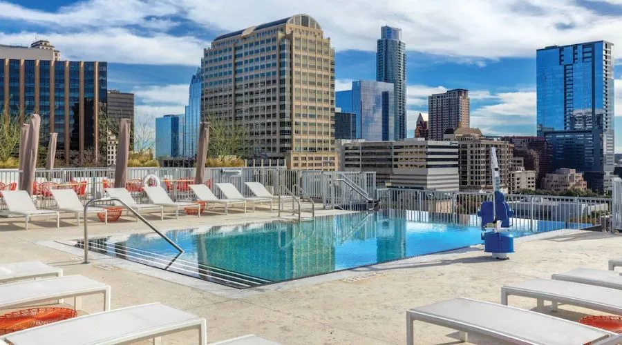 DOWNTOWN Austin with ROOFTOP Pool and BBQ Area, Fire Pit & a Fitness Center