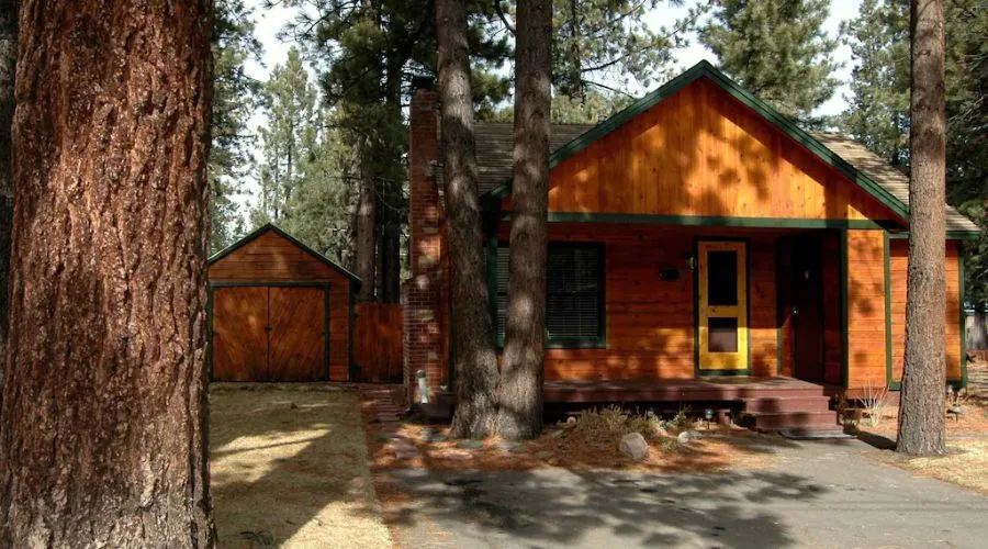 The Cozy Tahoe Cabin - Hot Tub, Pet-Friendly